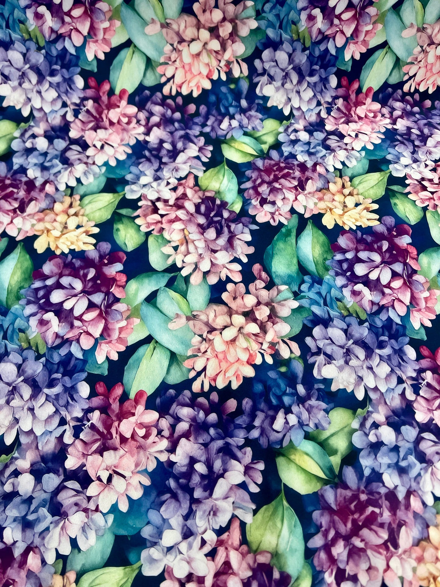 Image avec tissu Softshell - hortensias 300 g/m² – disponible chez Šarlotes audumi