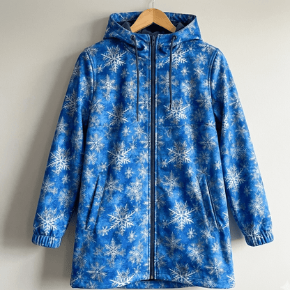 Image de tissu softshell - flocons de neige 300 g/m² – disponible chez Šarlotes audumi