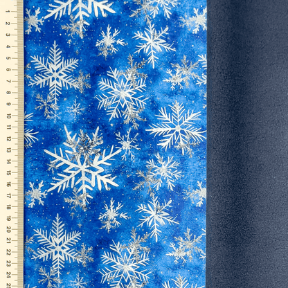 Image avec tissu softshell à flocons de neige 300 g/m² – disponible chez Šarlotes audumi