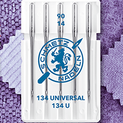 Image avec aiguilles pour machine à coudre SCHMETZ 134 UNIVERSAL à talon rond n°90 (5 pcs) – disponible chez Šarlotes audumi