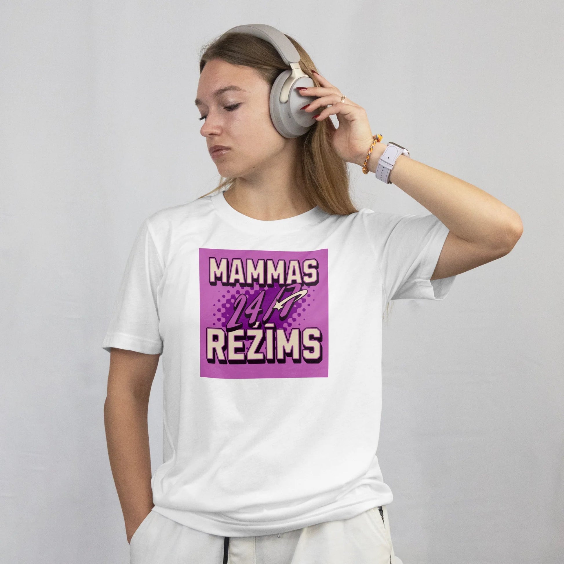 Bild eines T-Shirts „Mamma 24/7“ – erhältlich bei Šarlotes audumi