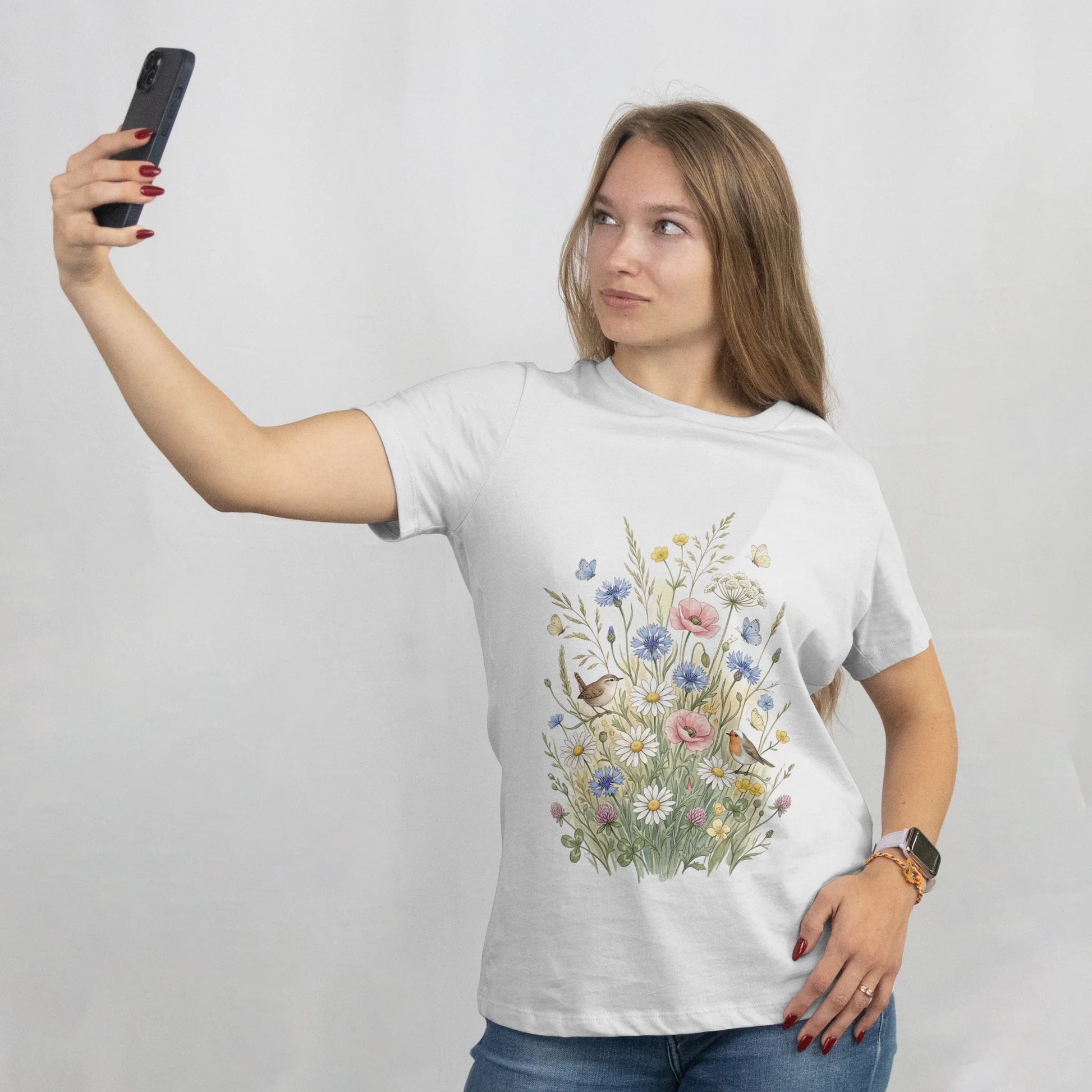 Bild mit T-Shirt „Sommer“ – erhältlich bei Šarlotes audumi