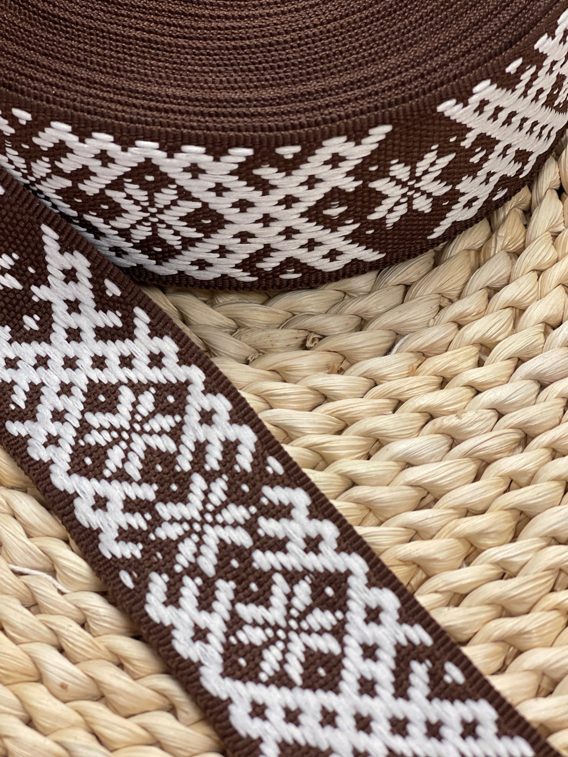 Tautiskā lente, josta 40mm - tumši brūna - LV