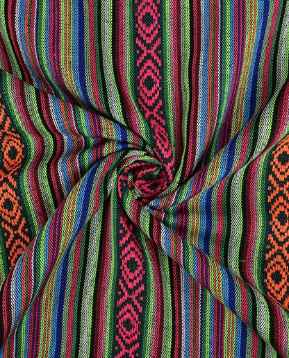Image de tissu à motif traditionnel, vert, fuchsia et orange, 200 g/m² – disponible chez Šarlotes audumi