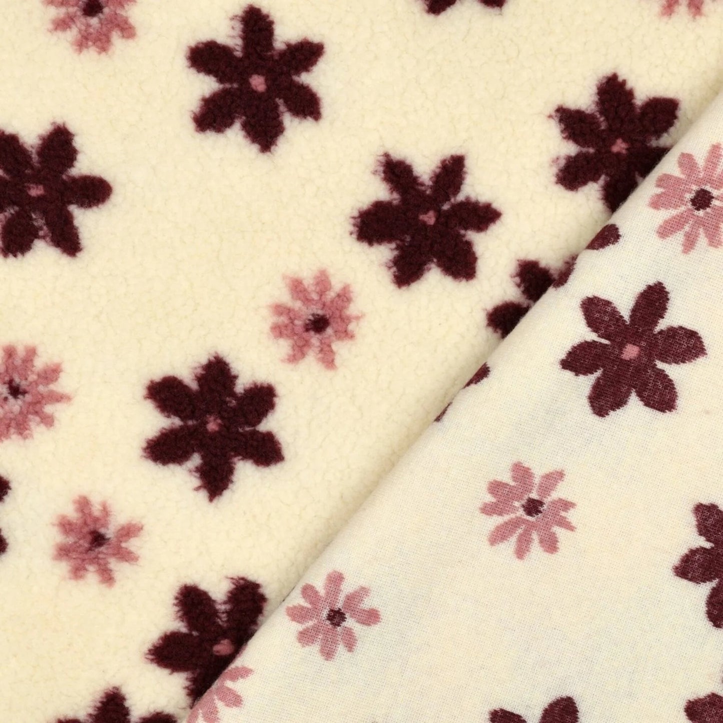 Teddy-Fleece-Blumen auf hellem Hintergrund