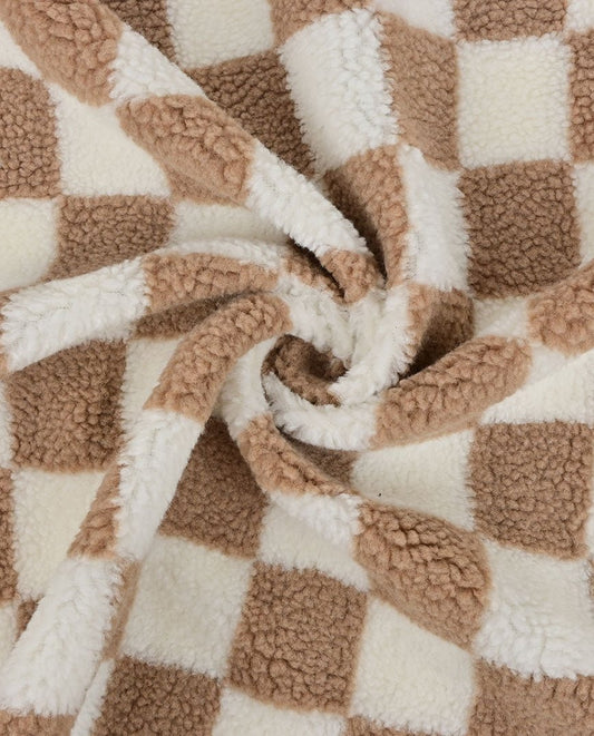Bild mit Teddyfleece in beigen Karos – online erhältlich bei Šarlotes audumi