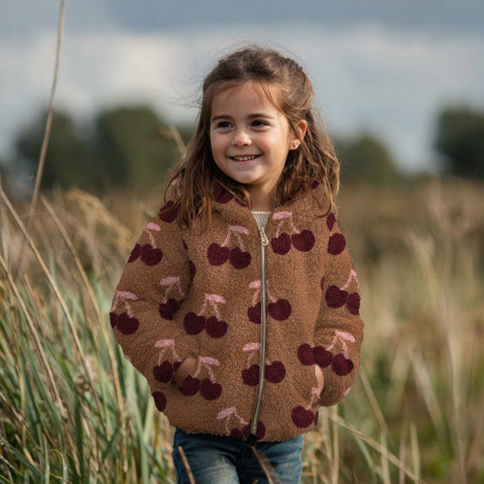 Teddy-Fleece mit Kirschen – online erhältlich bei Šarlotes audumi