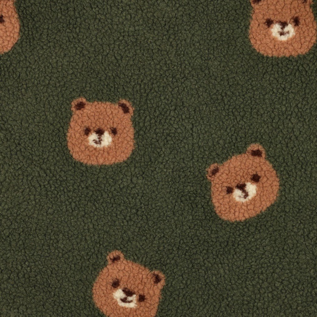 Bild mit Teddy-Fleece-Bären auf Dunkelgrün – online erhältlich bei Šarlotes audumi