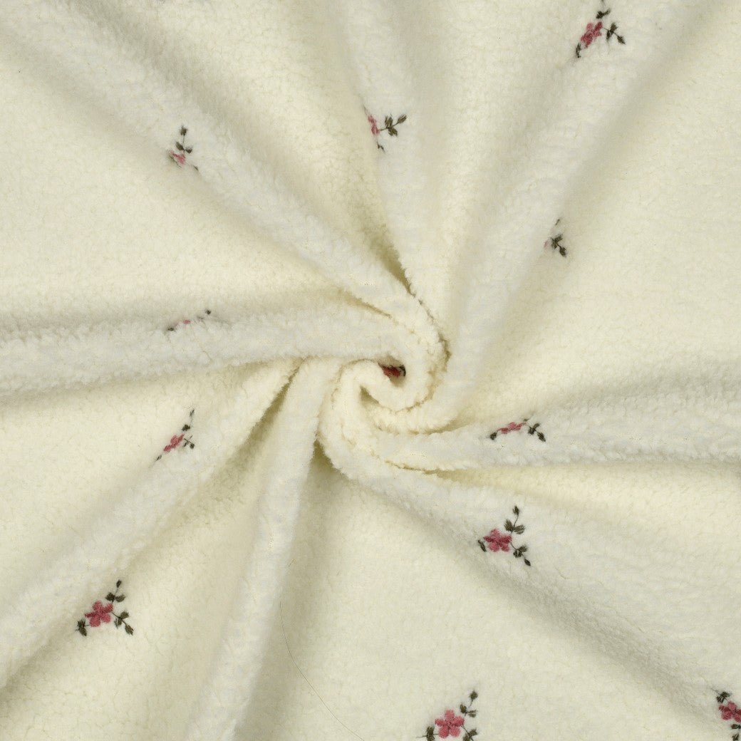 Image avec Teddy en polaire chaude blanc avec broderie – disponible en ligne chez Šarlotes audumi