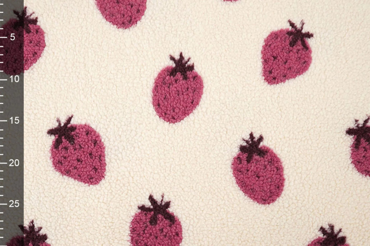 Bild mit Teddy-Fleece-Erdbeeren – online erhältlich bei Šarlotes audumi