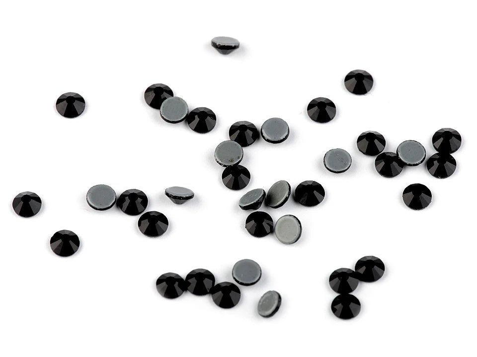 Image de cristaux thermocollants (hotfix), 4 mm 2 g – disponible chez Šarlotes audumi