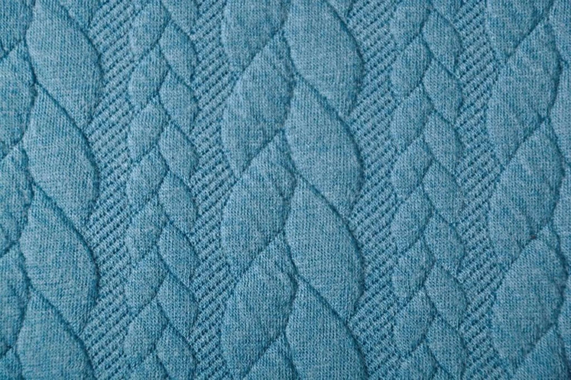 Attēls ar Trikotāžas audums ar adījuma rakstu - zilas pīnes 340 g/m² – pieejams Šarlotes audumi