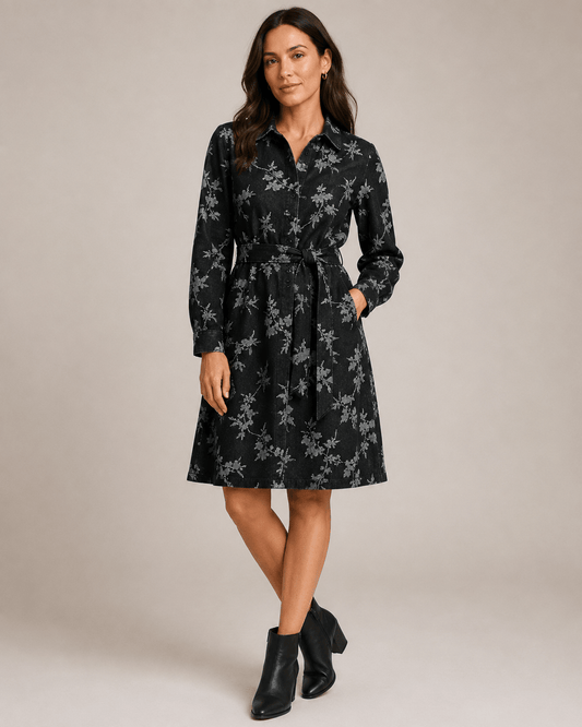 Tissu denim jacquard à fleurs – noir – disponible en ligne chez Šarlotes audumi