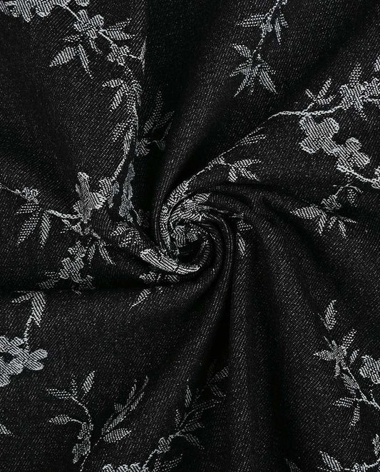 Tissu denim jacquard à fleurs – noir – disponible en ligne chez Šarlotes audumi