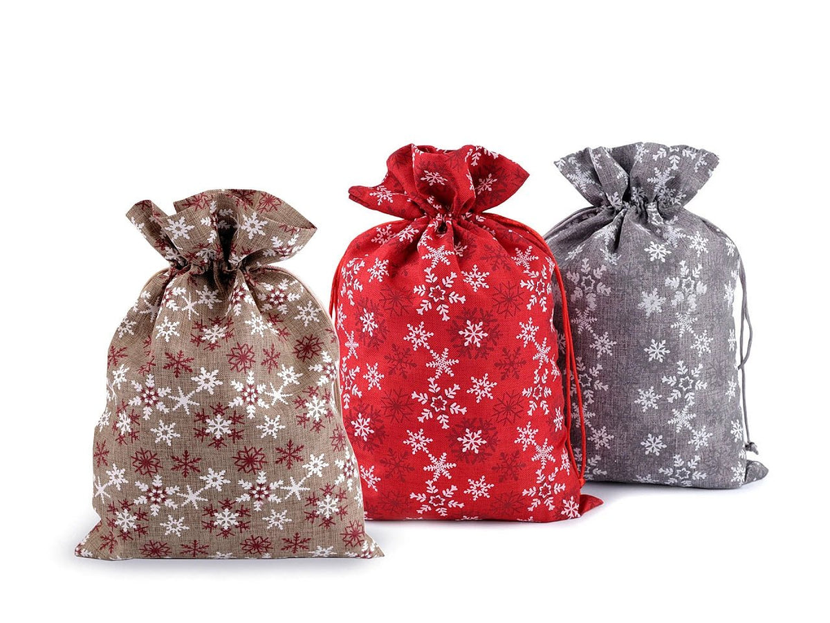 Bild eines Weihnachtsgeschenksacks mit Schneeflocken 20 × 30 cm – online erhältlich bei Šarlotes audumi
