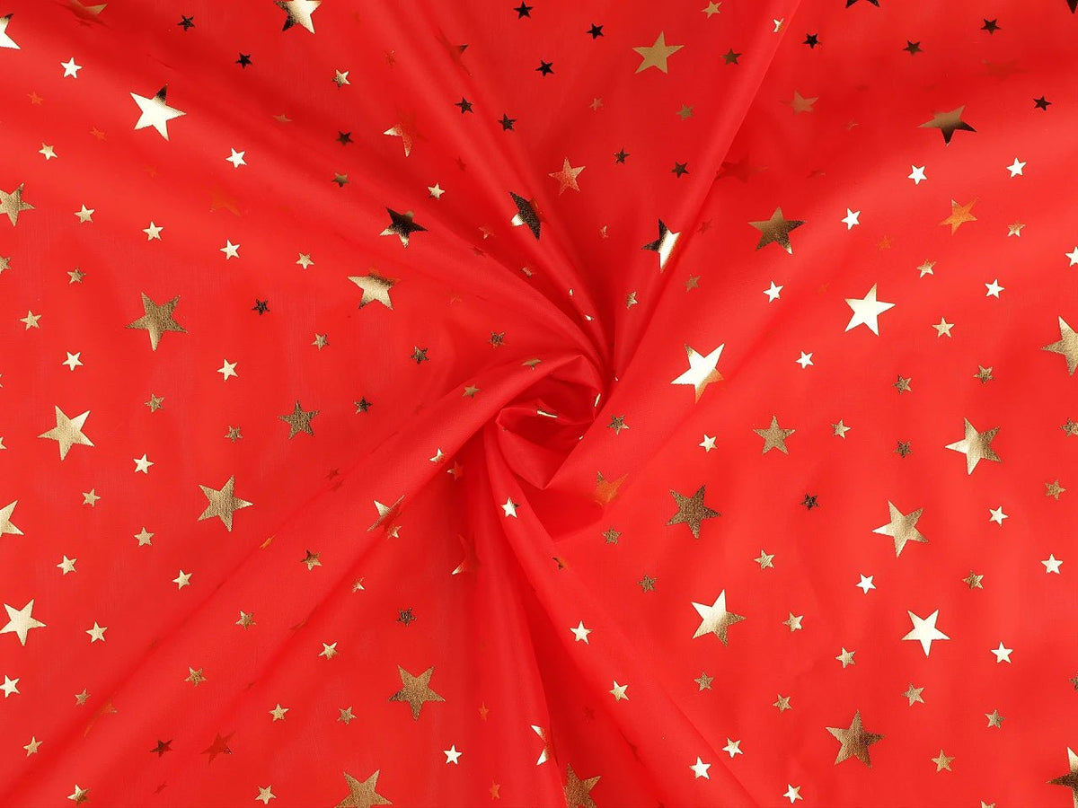 Bild eines dekorativen Weihnachtsstoffs mit goldenen Sternen – online erhältlich bei Šarlotes audumi