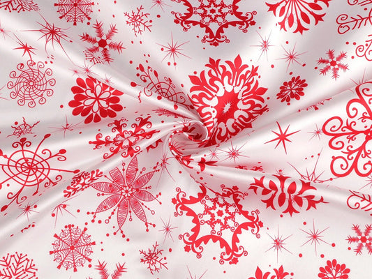 Attēls ar Ziemassvētku satīna audums ar sniegpārsliņām – pieejams internetā Šarlotes audumi
