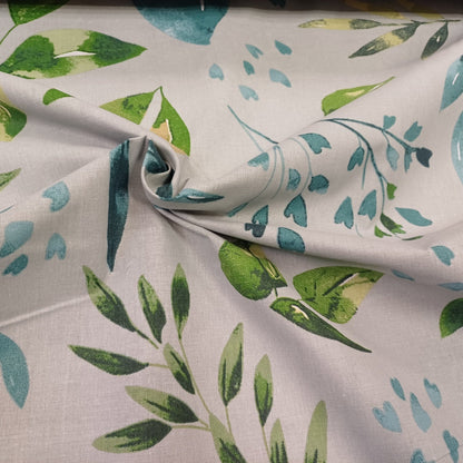Tissu 100 % coton - feuilles vertes et bleu pétrole sur fond gris 130 g/m²