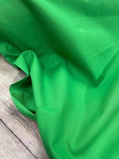 Tissu 100 % coton vert herbe 220 cm 146 g/m²