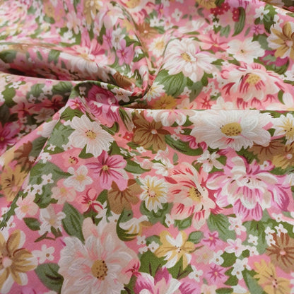 Tissu premium 100 % coton, fleurs d’été sur fond rose, 115 g/m²